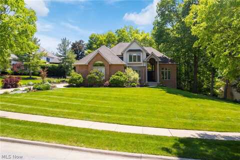 2058 Forest Edge Drive, Cuyahoga Falls, OH 44223