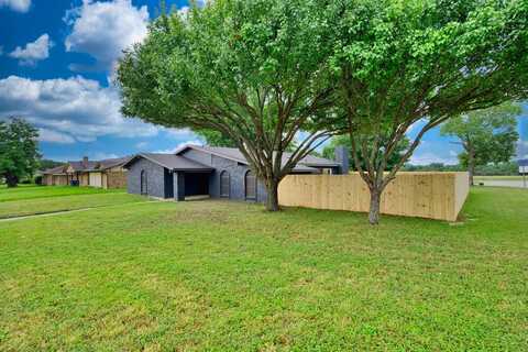 1355 Sequoia Drive, DeSoto, TX 75115