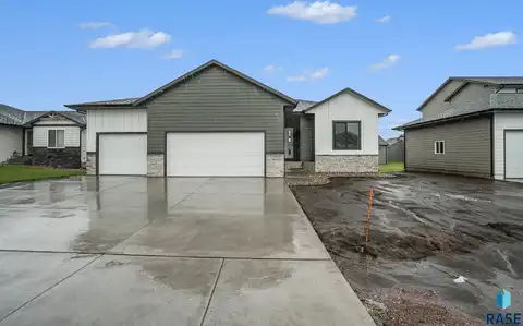 4000 S Catcher Ct, Sioux Falls, SD 57110