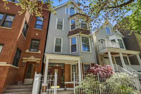 3329 N Kenmore Avenue, Chicago, IL 60657