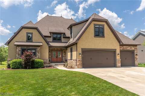 905 Duck Hollow Circle, North Canton, OH 44720