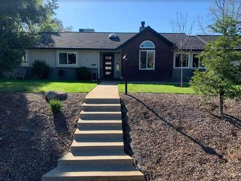 1038 Red Tail Drive, Redding, CA 96003
