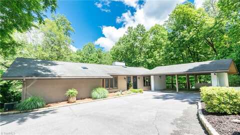 7600 Penland Court, Clemmons, NC 27012