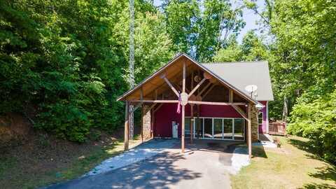302 Blossomtown Dr, Franklin, NC 28734