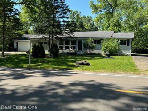 2845 W COMMERCE Road, Milford, MI 48380