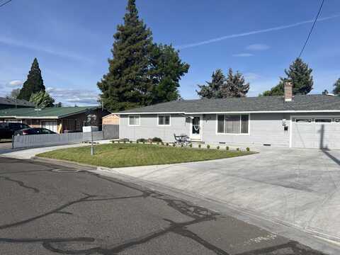 775 S 4th Street Street, Central Point, OR 97502