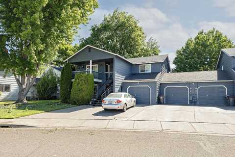 564 Village Drive, Central Point, OR 97502