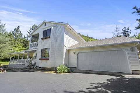 300 Red Spur Drive, Grants Pass, OR 97527