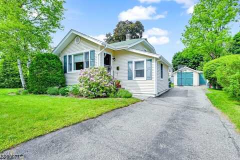 71 Mandeville St, Pompton Lakes, NJ 07442