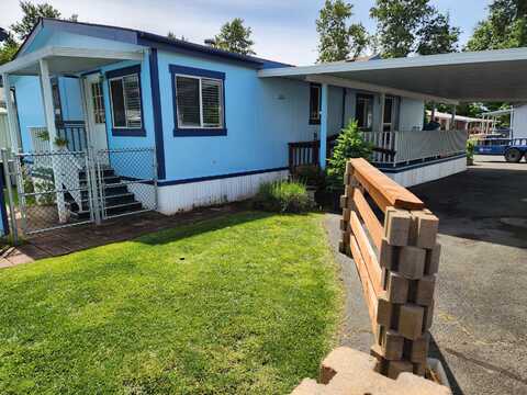 2325 NW Highland Avenue, Grants Pass, OR 97526