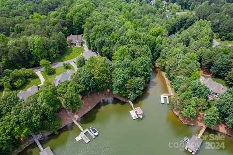 228 Wildwood Cove Drive, Mooresville, NC 28117