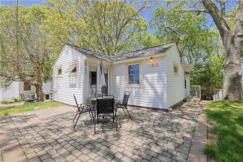 88 Old Post Road, Westerly, RI 02891