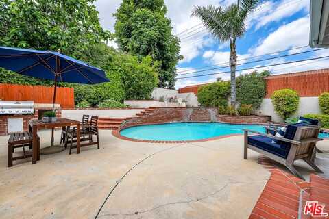 21701 Costanso St, Woodland Hills, CA 91364
