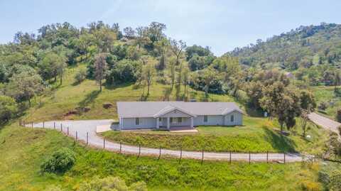 47463 Creekside Road, Squaw Valley, CA 93675