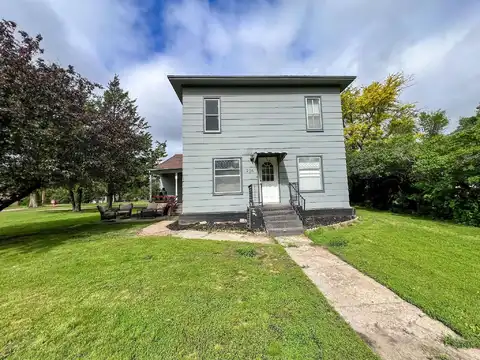 205 S 3rd Ave, Woonsocket, SD 57385