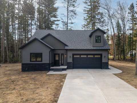 101 Parker Lane, Marquette, MI 49855