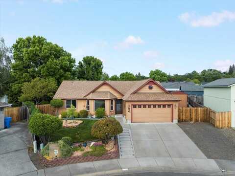 15 hummingbird Court, Eagle Point, OR 97524
