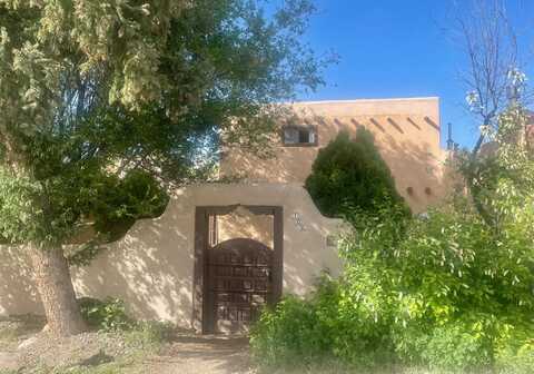 106 La Loma Pl, TAOS, NM 87571