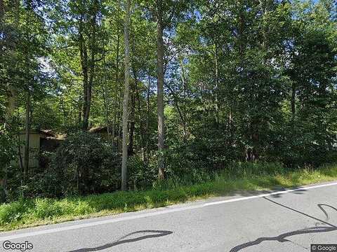 Forest Dr, HAWLEY, PA 18428
