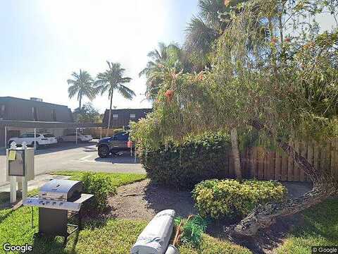 Pointe Circle, FORT MYERS, FL 33908