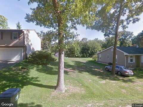 W Rowe Ave, SPRING GROVE, IL 60081