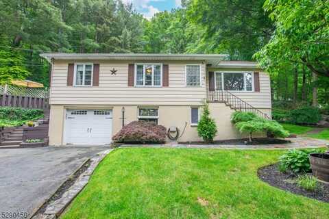 32 Lilly Rd, Wanaque, NJ 07465