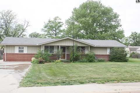 1207 Stout St, Pratt, KS 67124