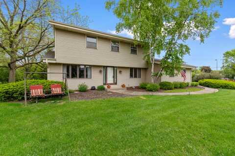 11153 N Riverland Ct, Mequon, WI 53092