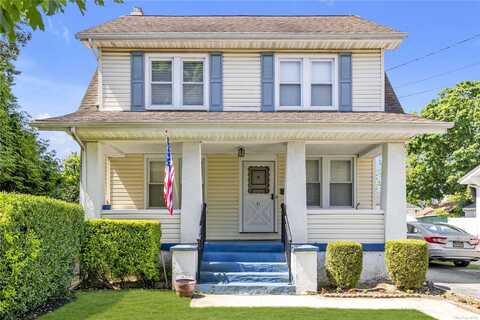 41 Crescent Street, Hewlett, NY 11557