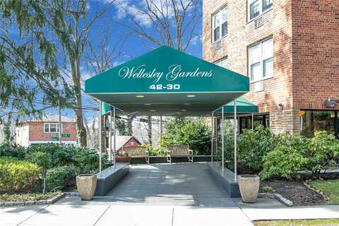 42-30 Douglaston Parkway, Douglaston, NY 11363