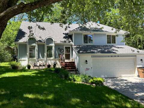 1806 NW 104th Street, Clive, IA 50325
