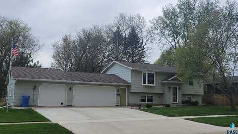 815 N Liberty Ave, Madison, SD 57042