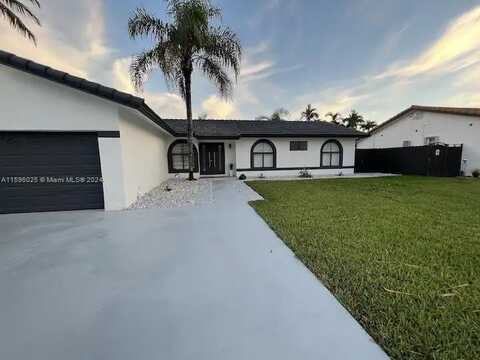 13940 SW 156th Ter, Miami, FL 33177