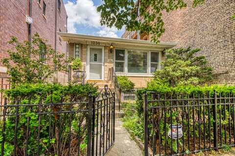1230 W Diversey Parkway, Chicago, IL 60614