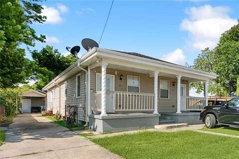 422 W GENIE Street, Chalmette, LA 70043