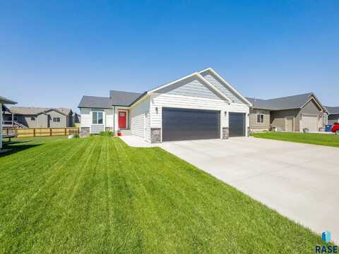 4105 S Home Plate Ave, Sioux Falls, SD 57110