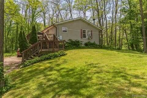 2086 CURDY Road, Howell, MI 48855