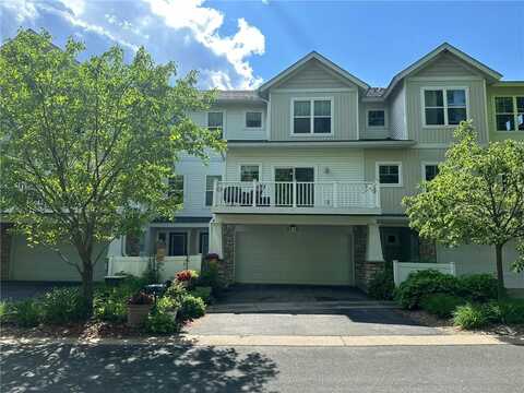 2710 New Century Place E, Maplewood, MN 55119