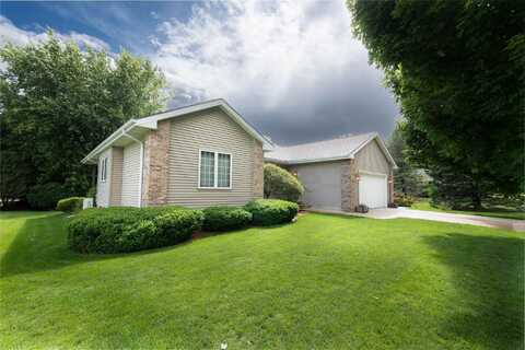 2622 Fandre Drive, Cedar Falls, IA 50613