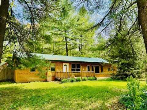 105 Snowflake Way, Houghton Lake, MI 48629