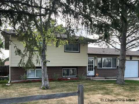 6902 MANHATTAN LN, Cheyenne, WY 82009