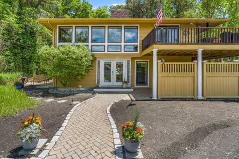 105 Waterway, Mashpee, MA 02649