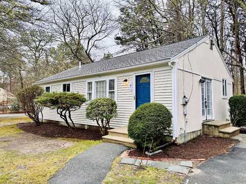 7 Hoover Road, West Yarmouth, MA 02673