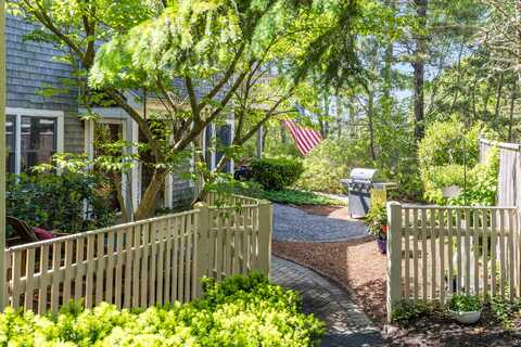 12 Oak Glen Village, Yarmouth Port, MA 02675