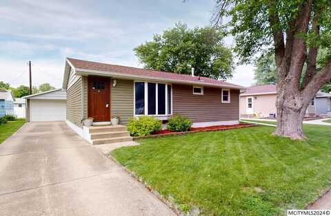 1116 9th SW, MASON CITY, IA 50401