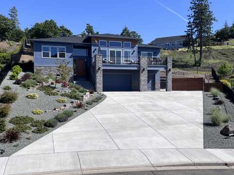 1354 Poppy Ridge Drive, Eagle Point, OR 97524