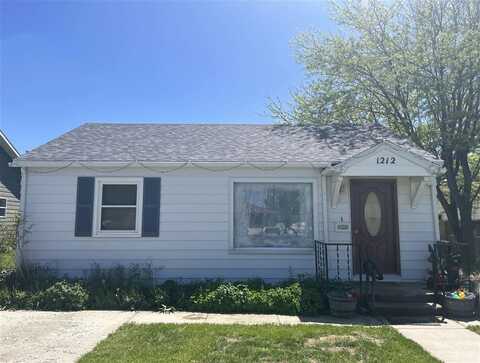 1212 Charles Ave, Worland, WY 82401