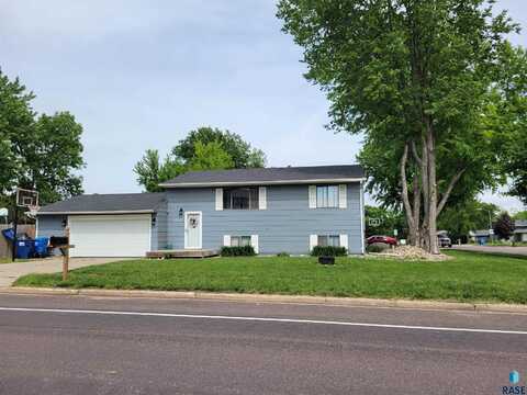 4512 S Holbrook Ave, Sioux Falls, SD 57106