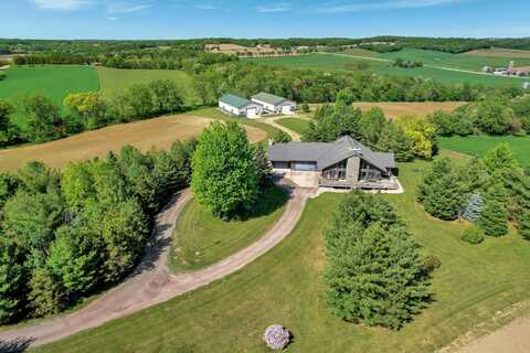 N7860 Kelly Road, Brooklyn, WI 53521