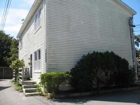 27 WEAVER Avenue, Newport, RI 02840